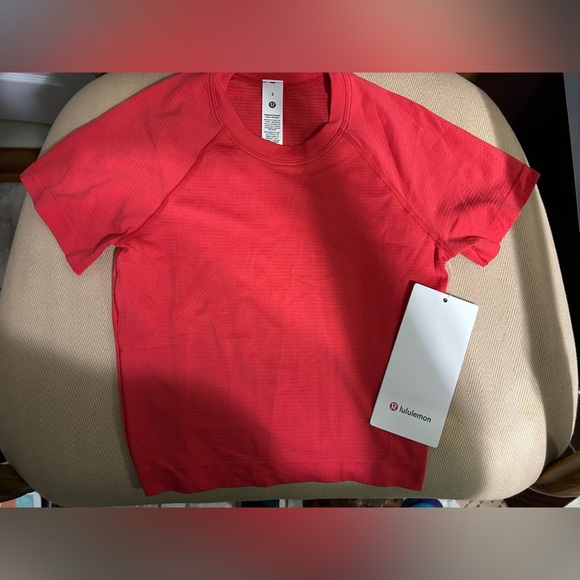 lululemon athletica Tops - Lululemon Athletica Red Glow Fitted Crop Tee